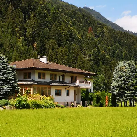 Kampfl בית הארחה